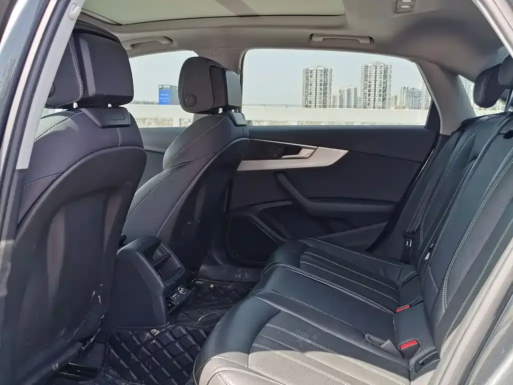 Audi A4L 2023 из CN, фото 7