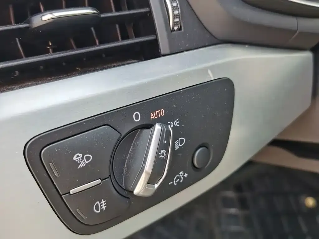 Audi A4L 2023 из CN, фото 10