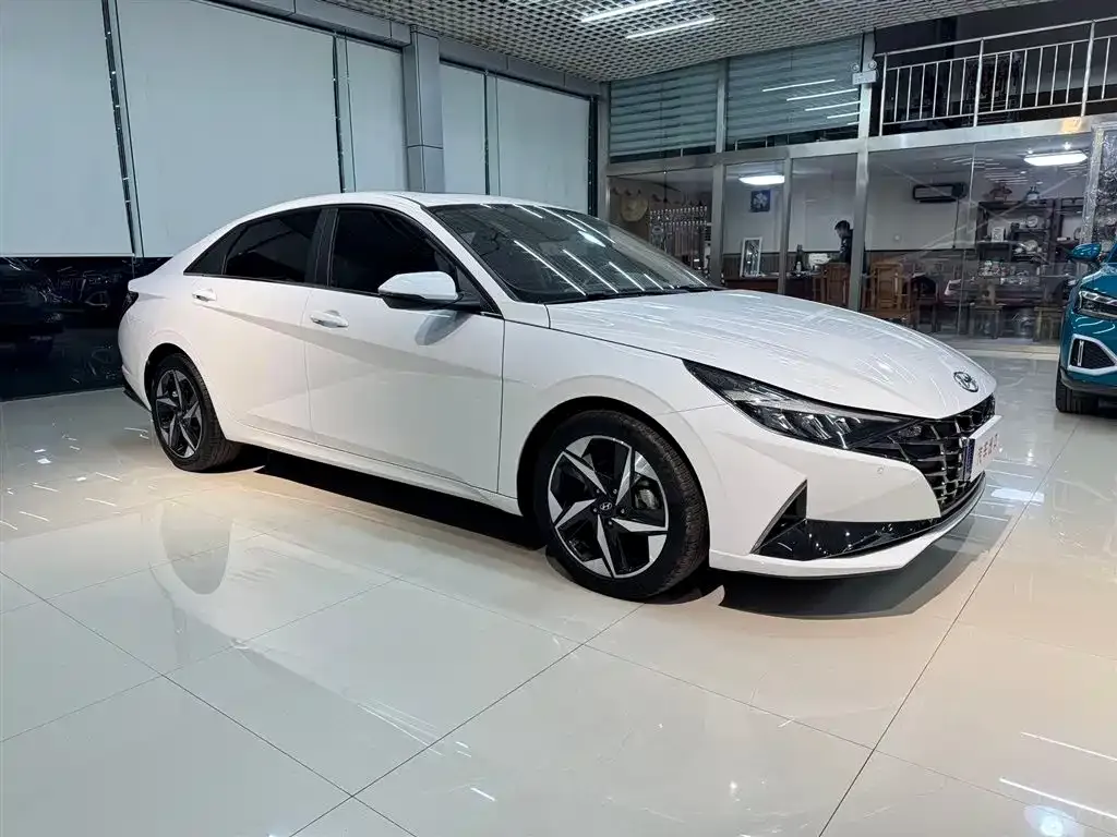 Hyundai Elantra — фото 3