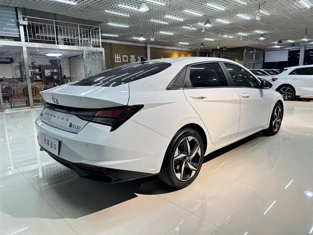 Hyundai Elantra — фото 10