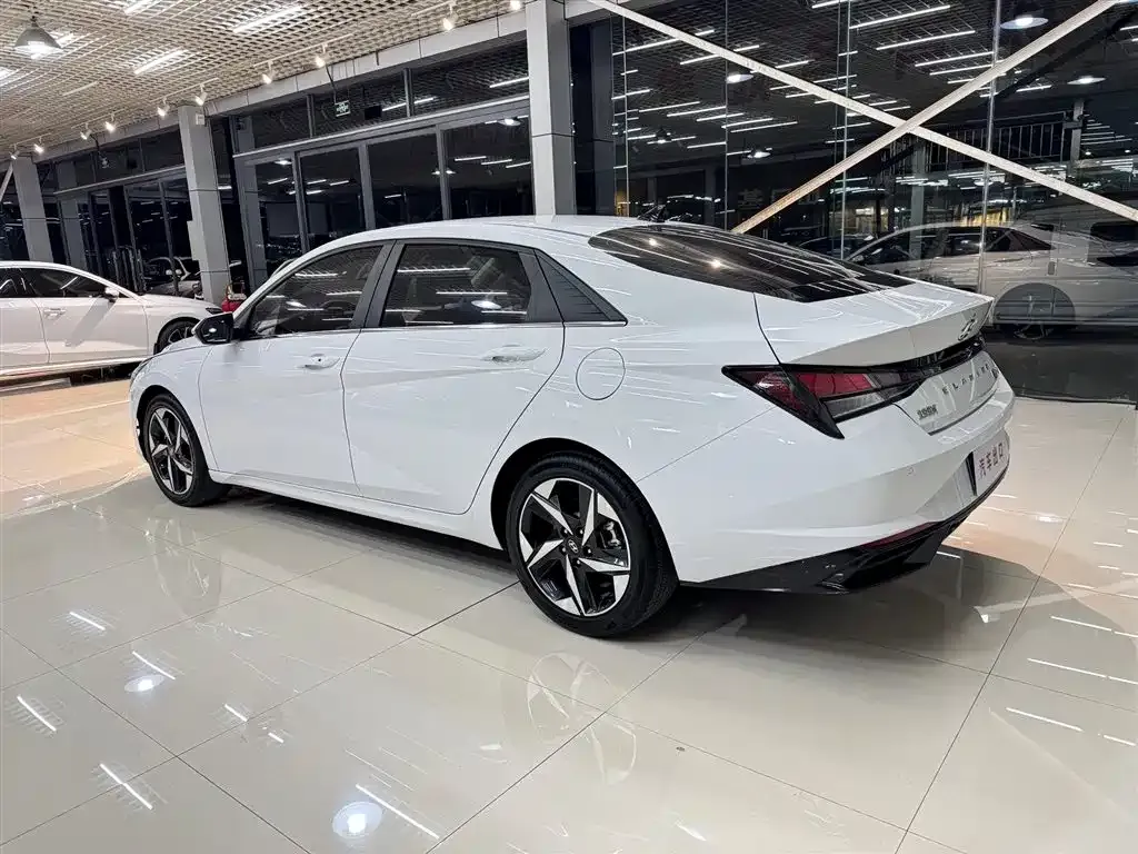 Hyundai Elantra — фото 6