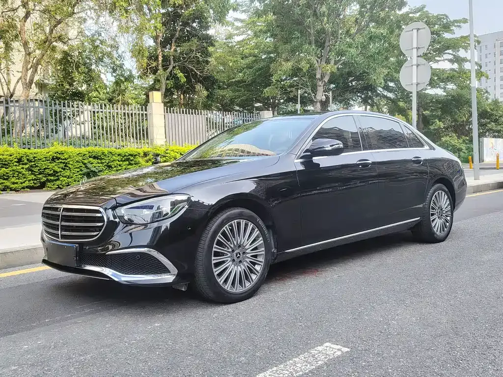 Mercedes-Benz E-Class — фото 1