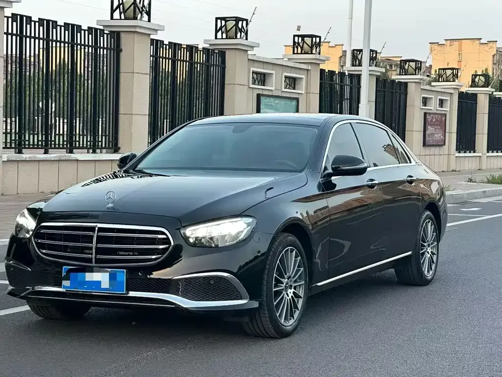 Mercedes-Benz E-Class — фото 1