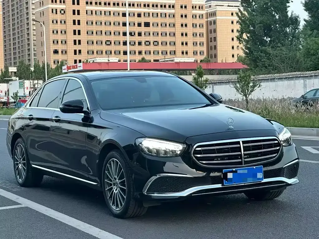 Mercedes-Benz E-Class — фото 4