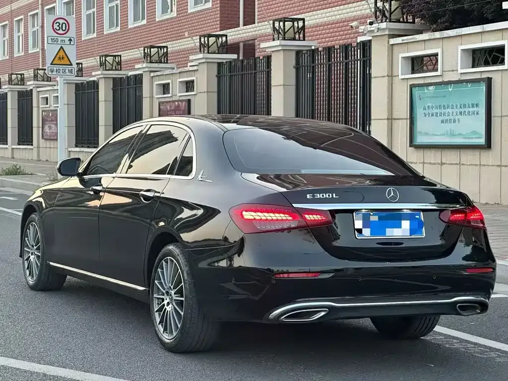 Mercedes-Benz E-Class — фото 8