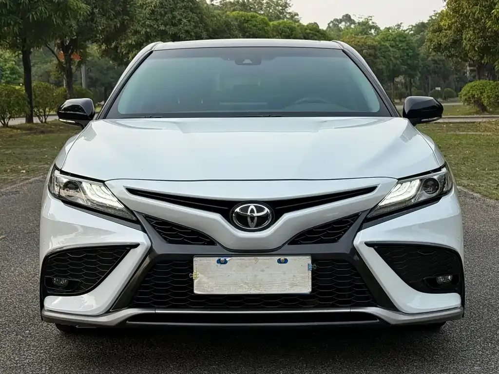 Toyota Camry — фото 5