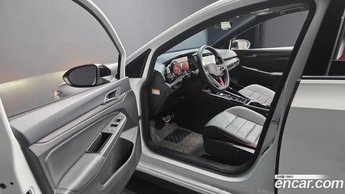 Volkswagen Golf 2024 из KR, фото 10