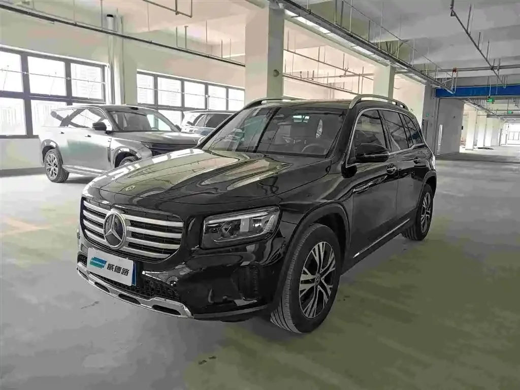 Mercedes-Benz GLB — фото 1