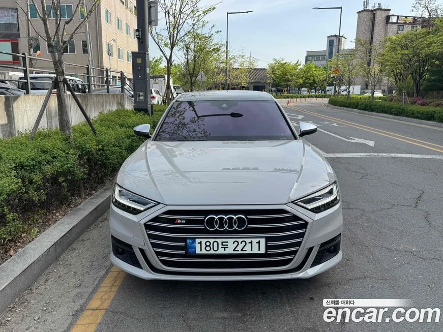 Audi S8