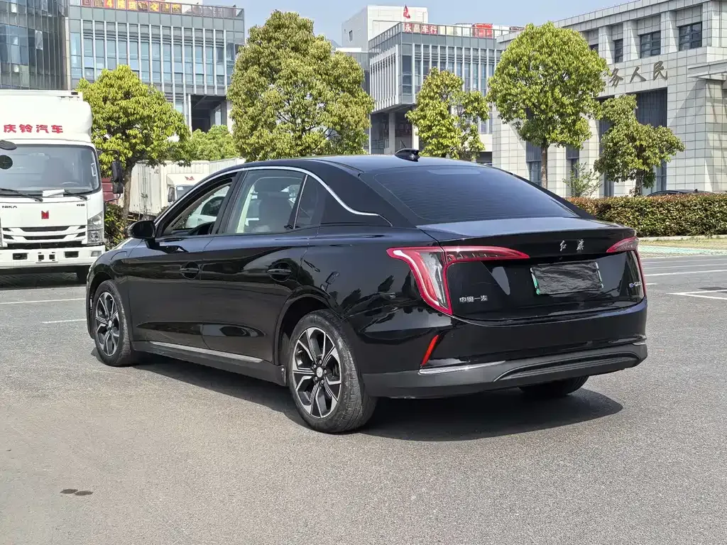 Hongqi E-QM5 — фото 9