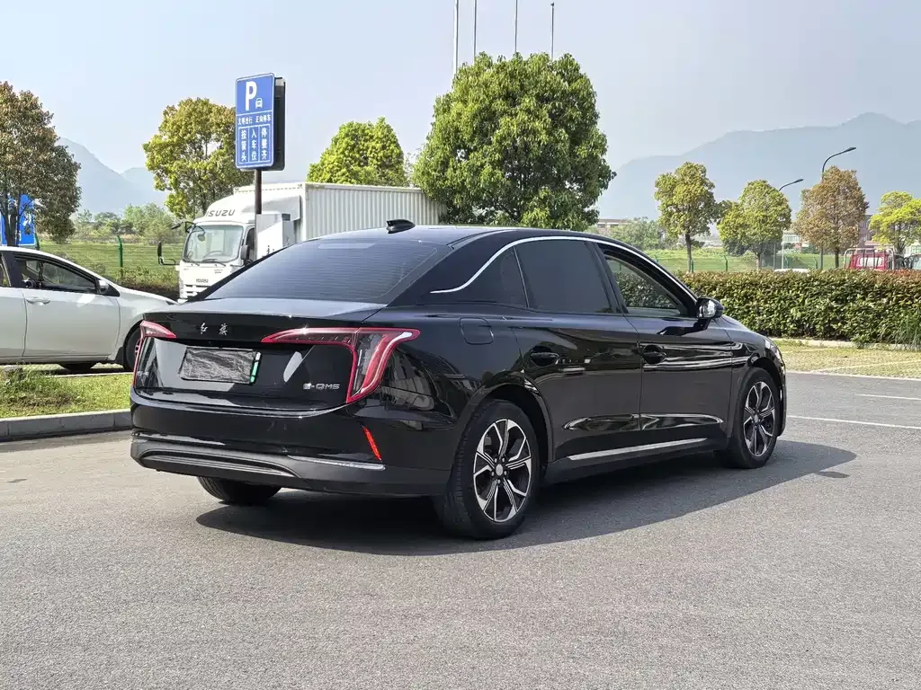 Hongqi E-QM5 — фото 10