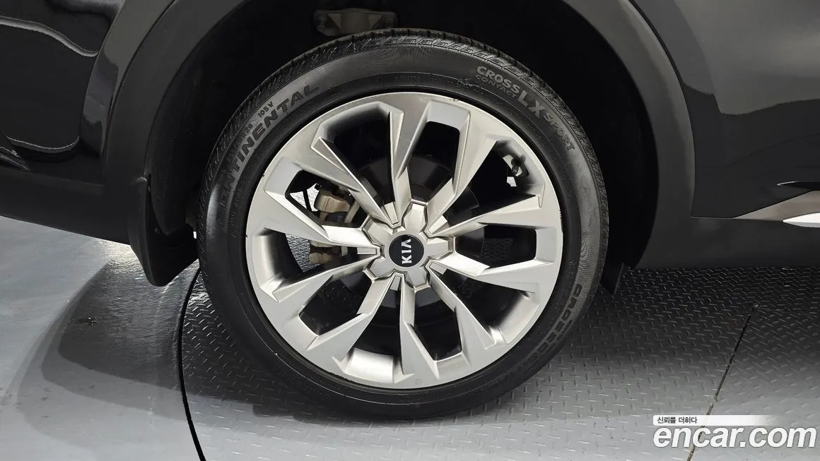 Kia Sorento — фото 10