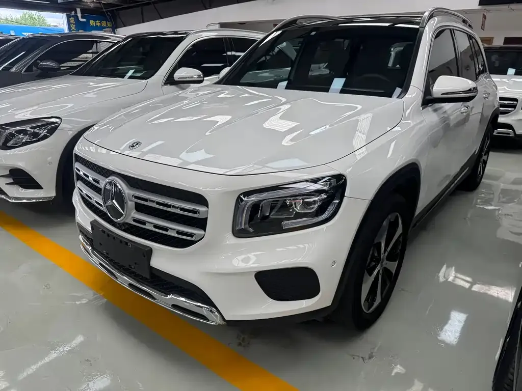 Mercedes-Benz GLB — фото 1