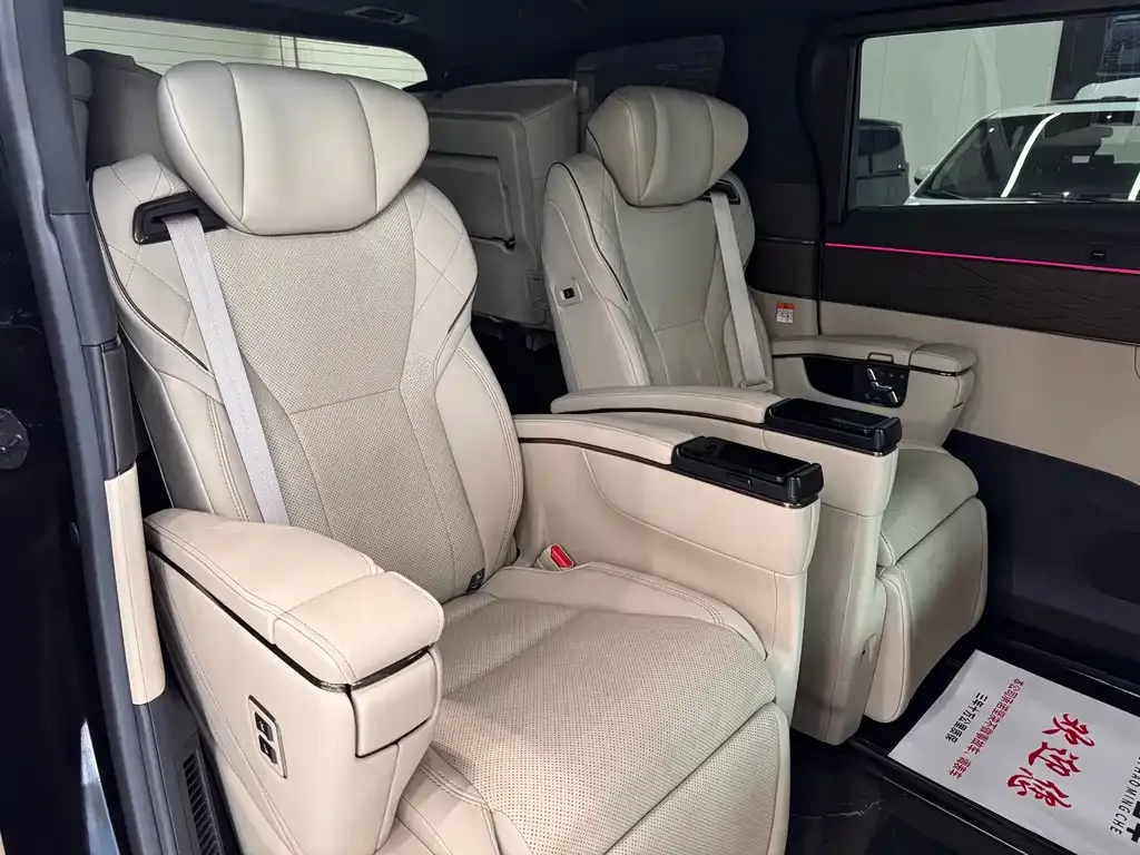 Toyota Vellfire — фото 4