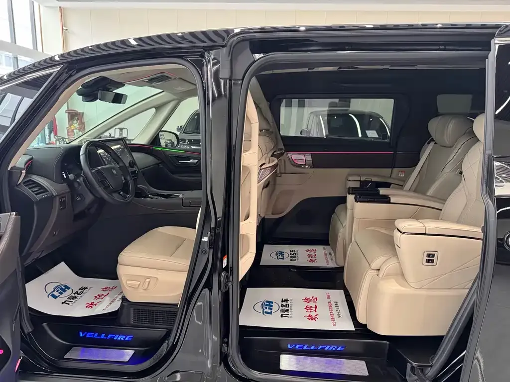 Toyota Vellfire — фото 2