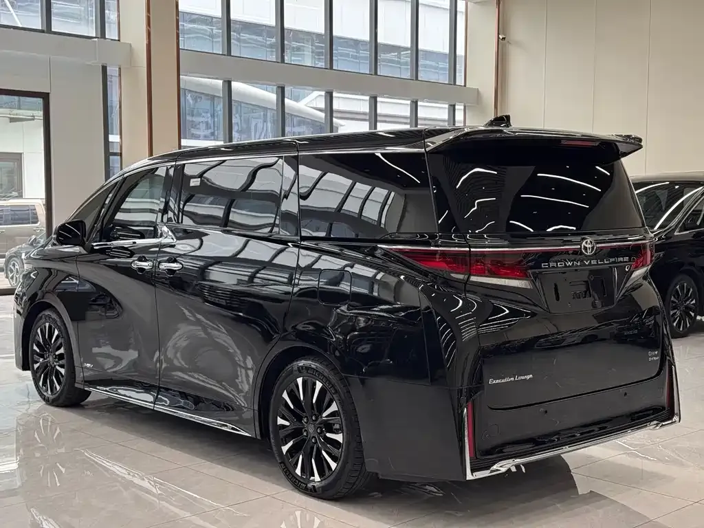 Toyota Vellfire — фото 5