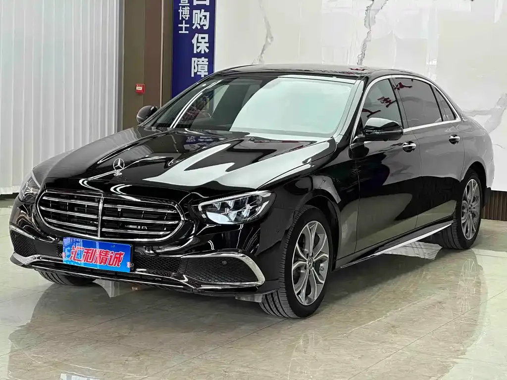 Mercedes-Benz E-Class — фото 1
