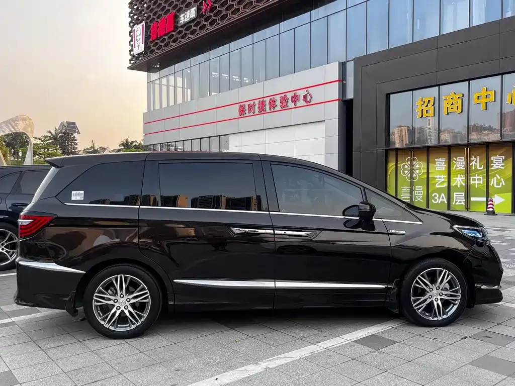 Honda Elysion 2021 из CN, фото 4