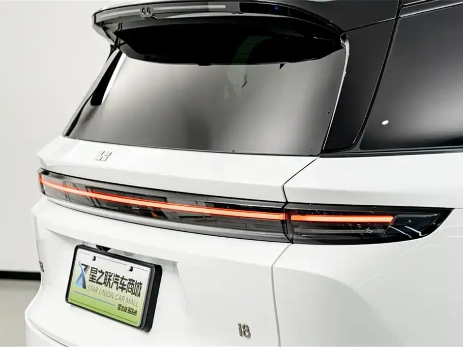 Li Auto i8 — фото 5
