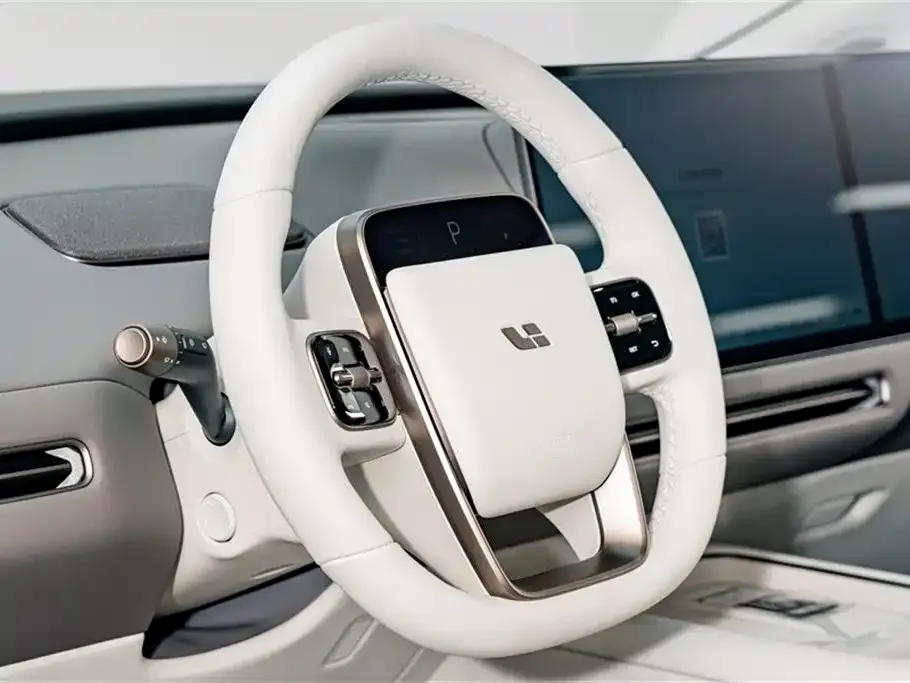 Li Auto i8 — фото 4