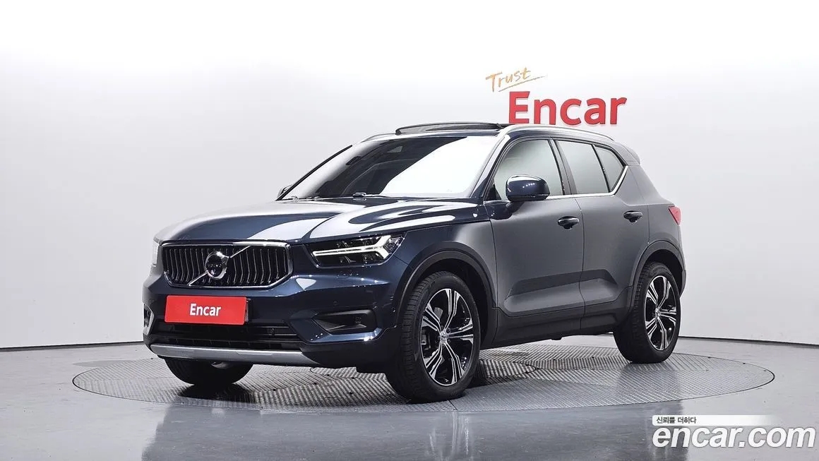 Volvo XC40 — фото 1