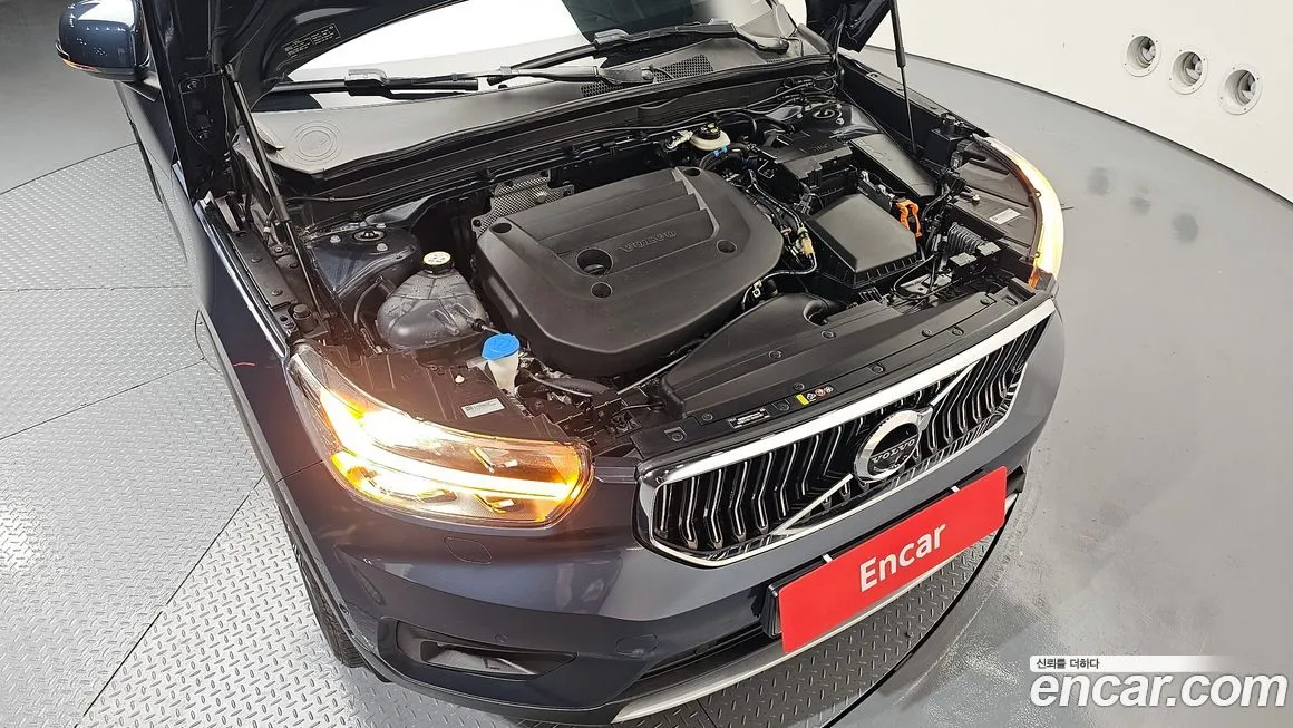 Volvo XC40 — фото 10