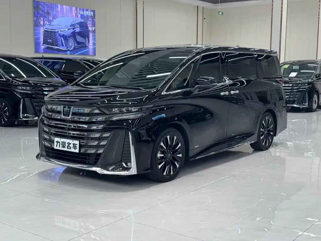 Toyota Vellfire — фото 1