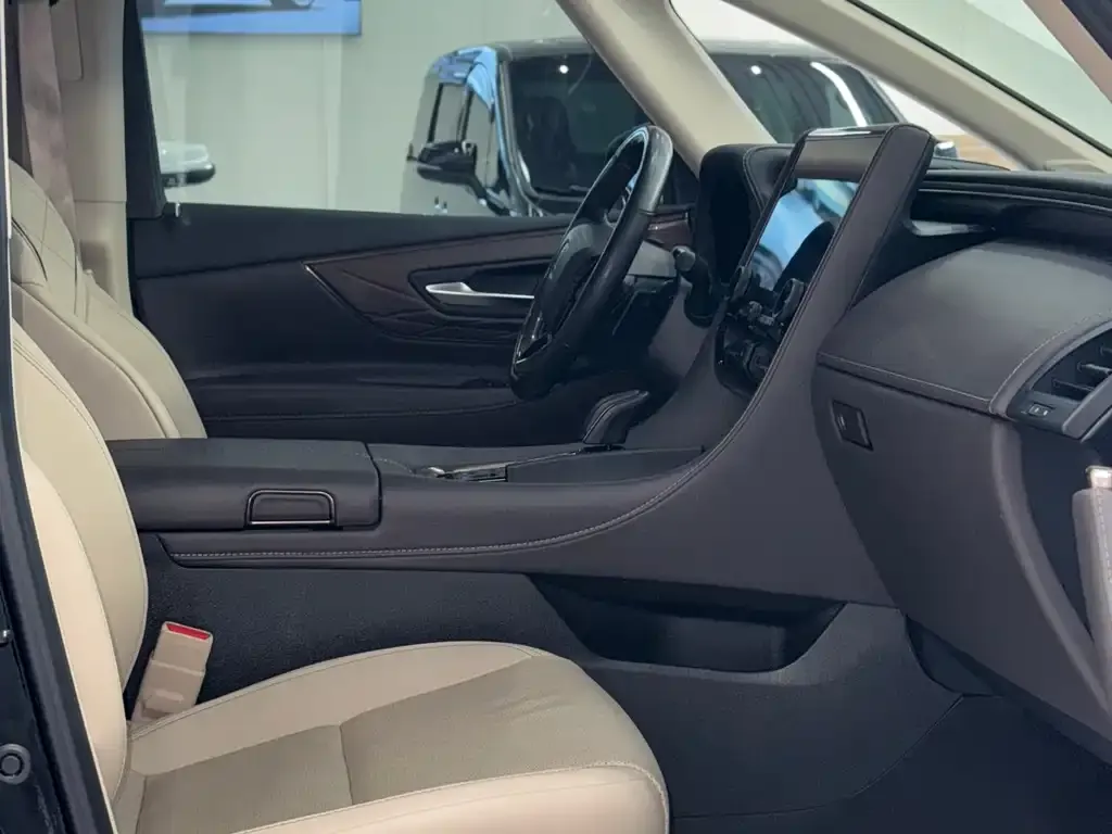 Toyota Vellfire — фото 2