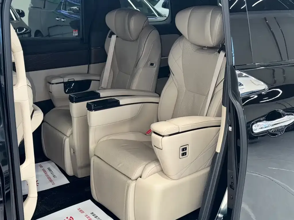 Toyota Vellfire — фото 5