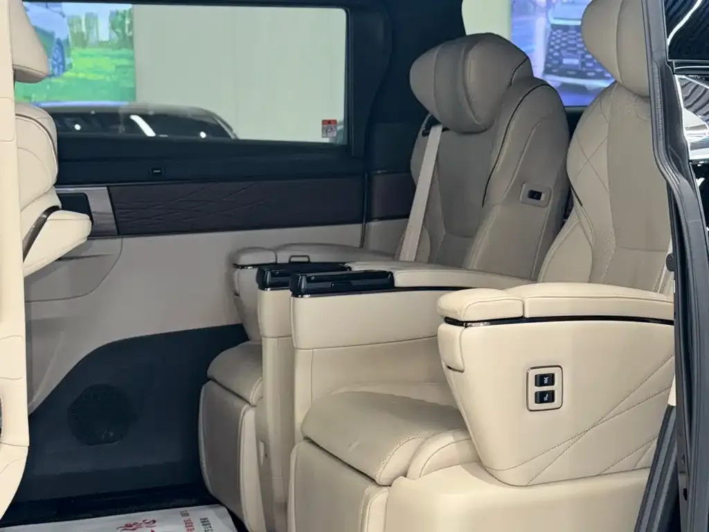 Toyota Vellfire — фото 3