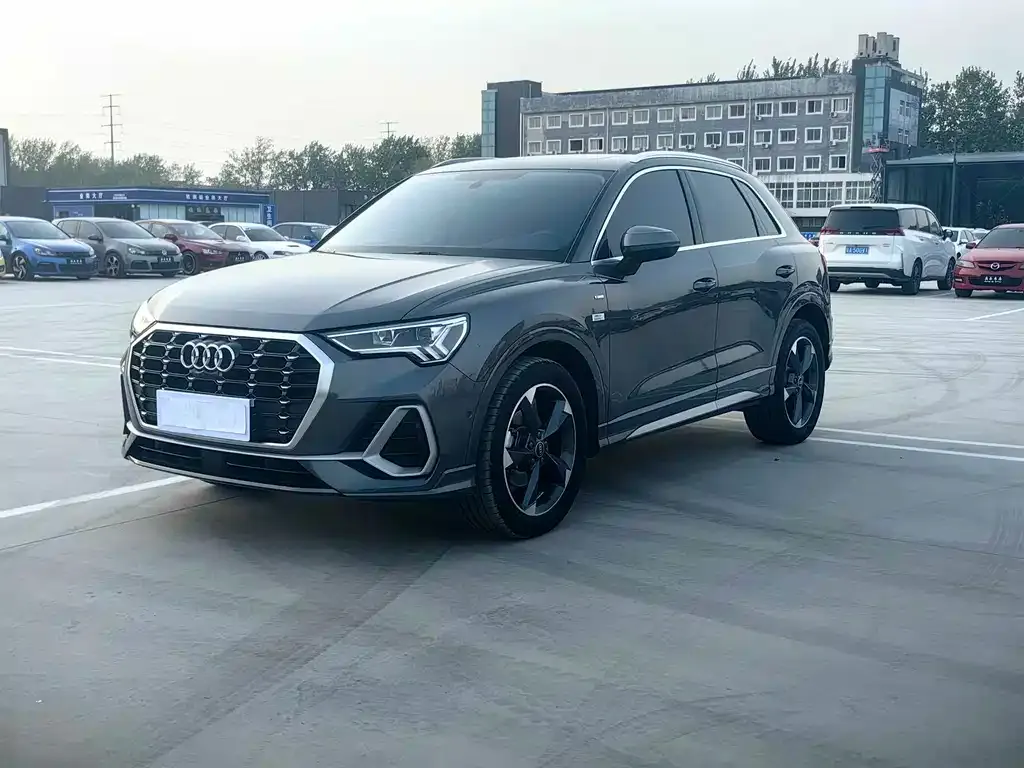 Audi Q3 — фото 1