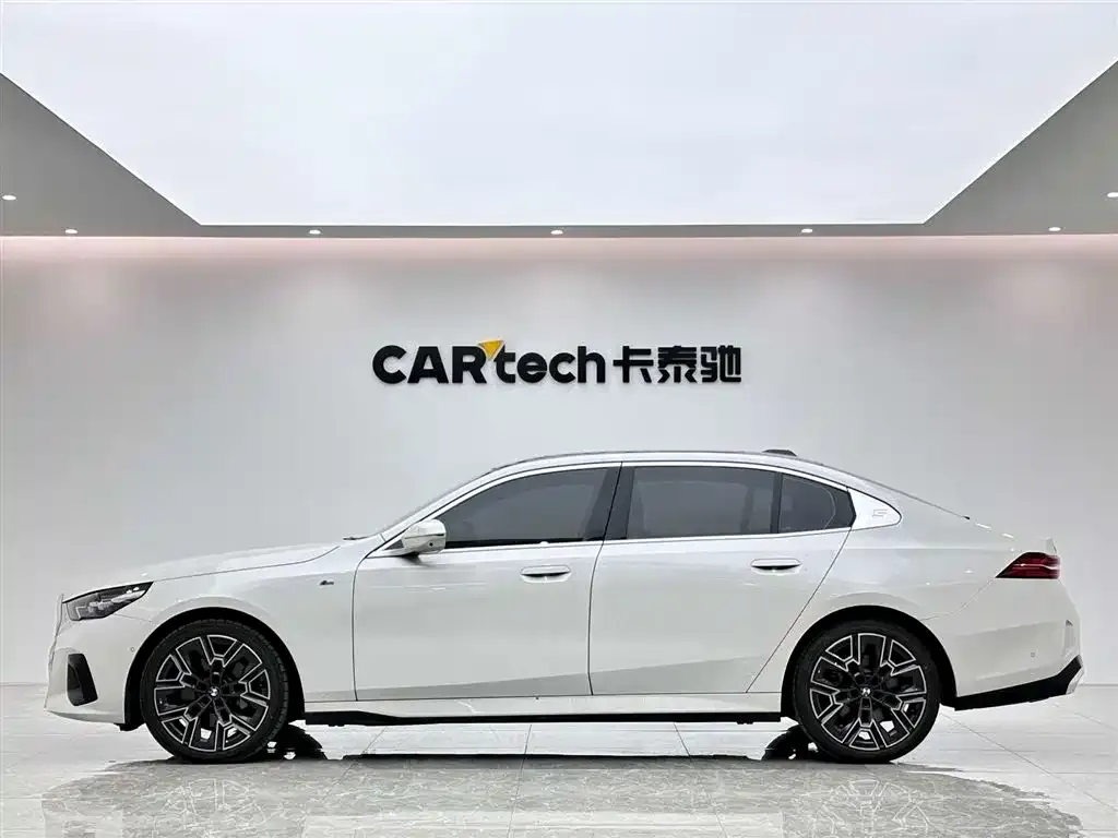 BMW 5 Series — фото 2