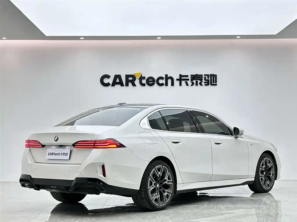 BMW 5 Series — фото 10