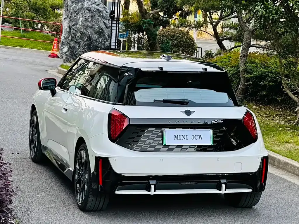 MINI JCW Electric 2025 из CN, фото 10