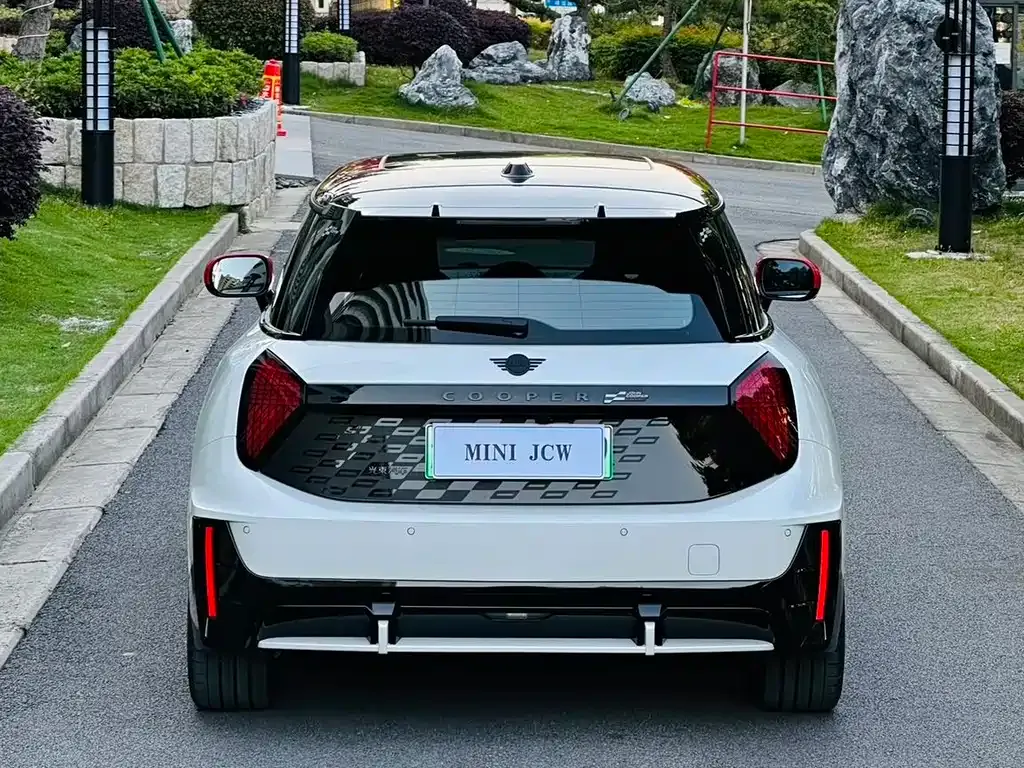 MINI JCW Electric 2025 из CN, фото 8