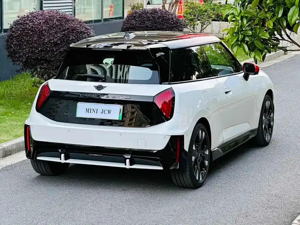 MINI JCW Electric 2025 из CN, фото 7