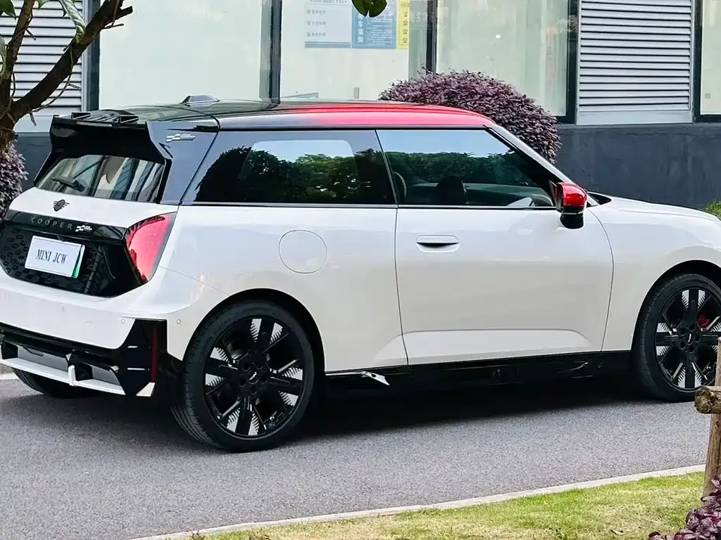 MINI JCW Electric 2025 из CN, фото 4