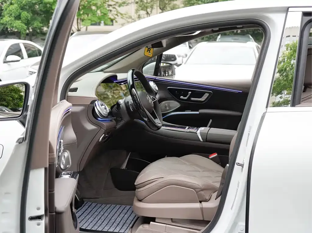 Mercedes-Benz EQS SUV — фото 5