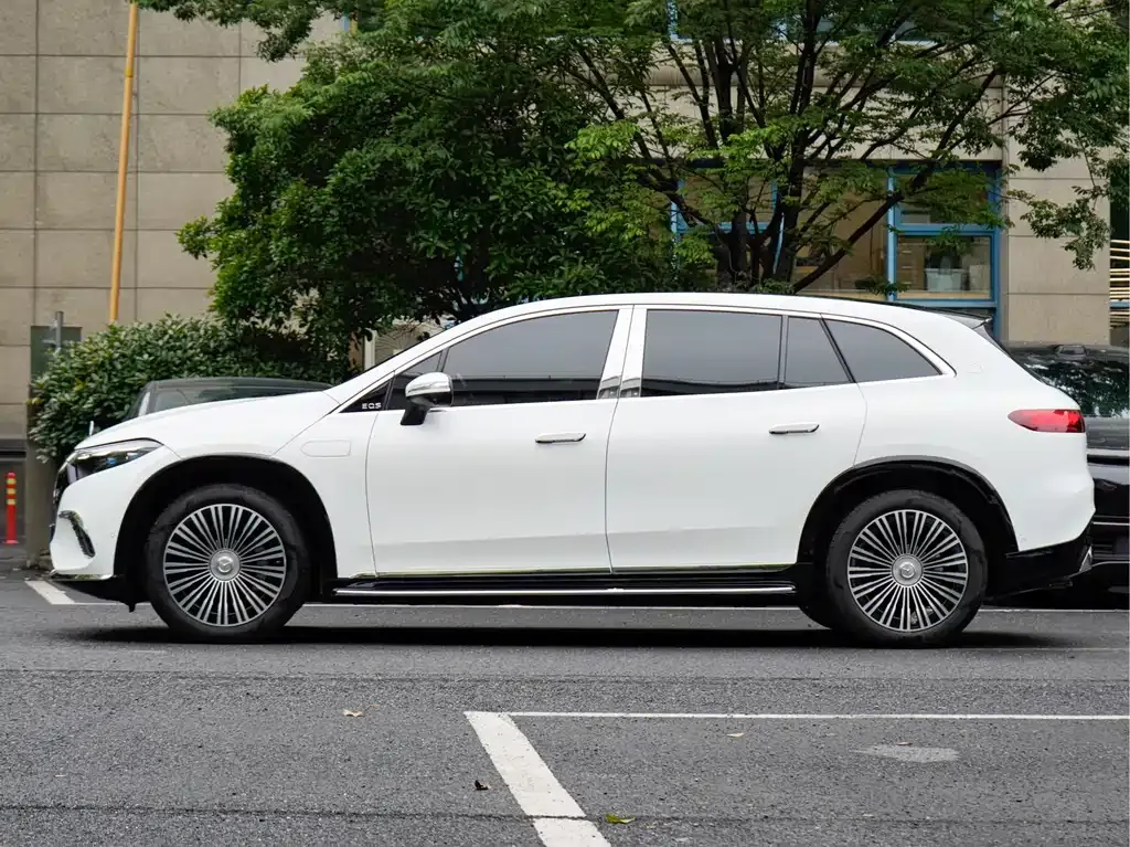 Mercedes-Benz EQS SUV — фото 9