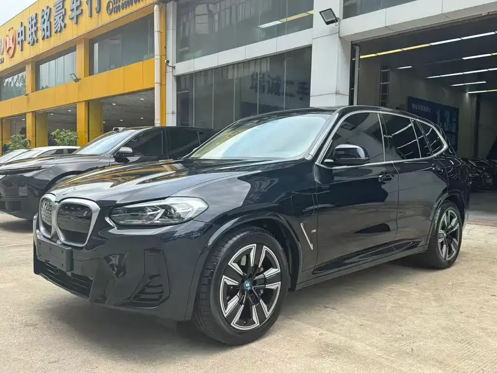 BMW iX3 — фото 1