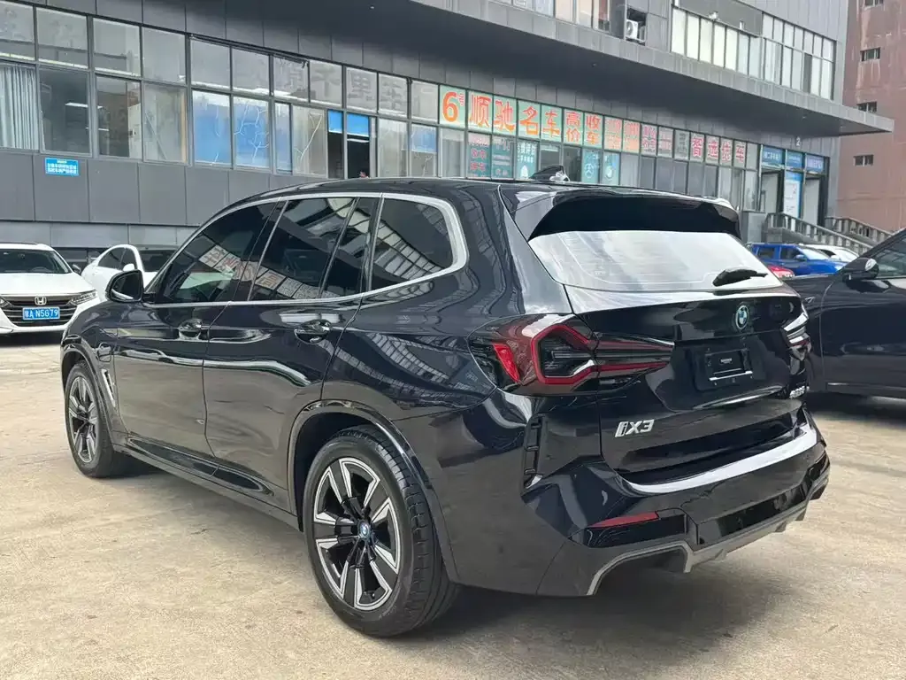 BMW iX3 — фото 2