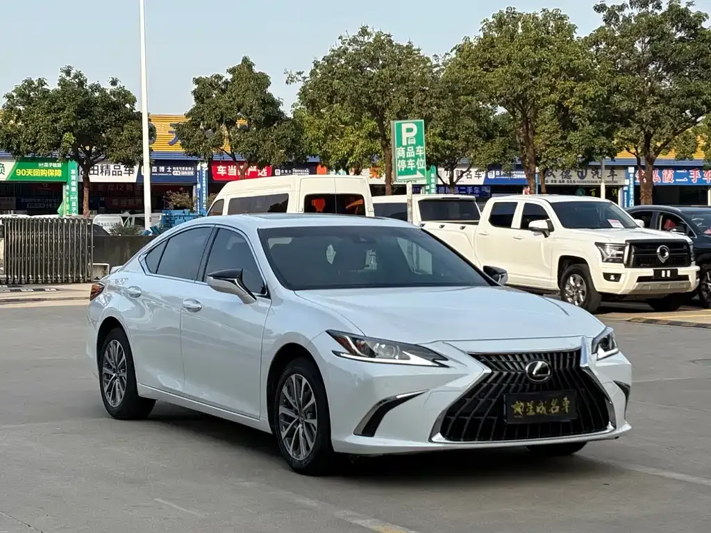 Lexus ES — фото 10