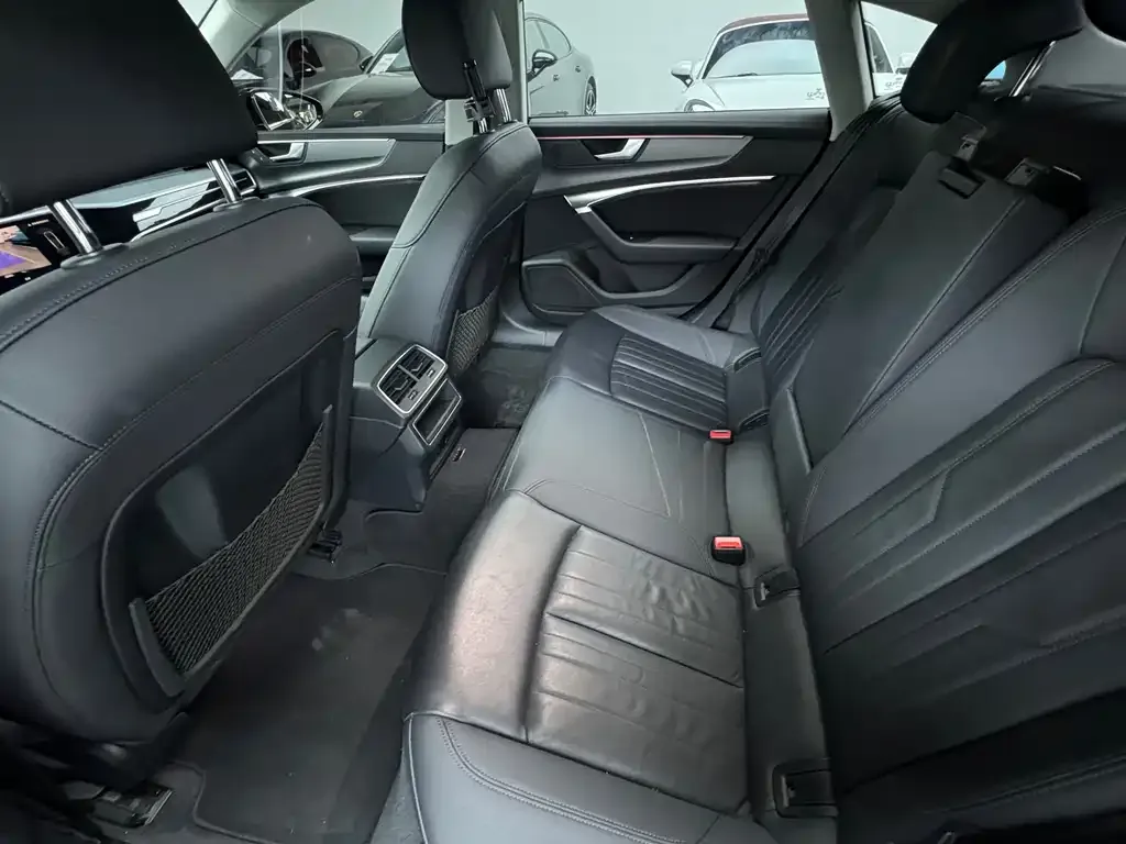 Audi A7 2021 из CN, фото 4