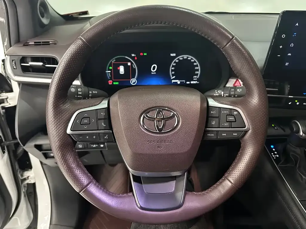 Toyota Granvia — фото 10