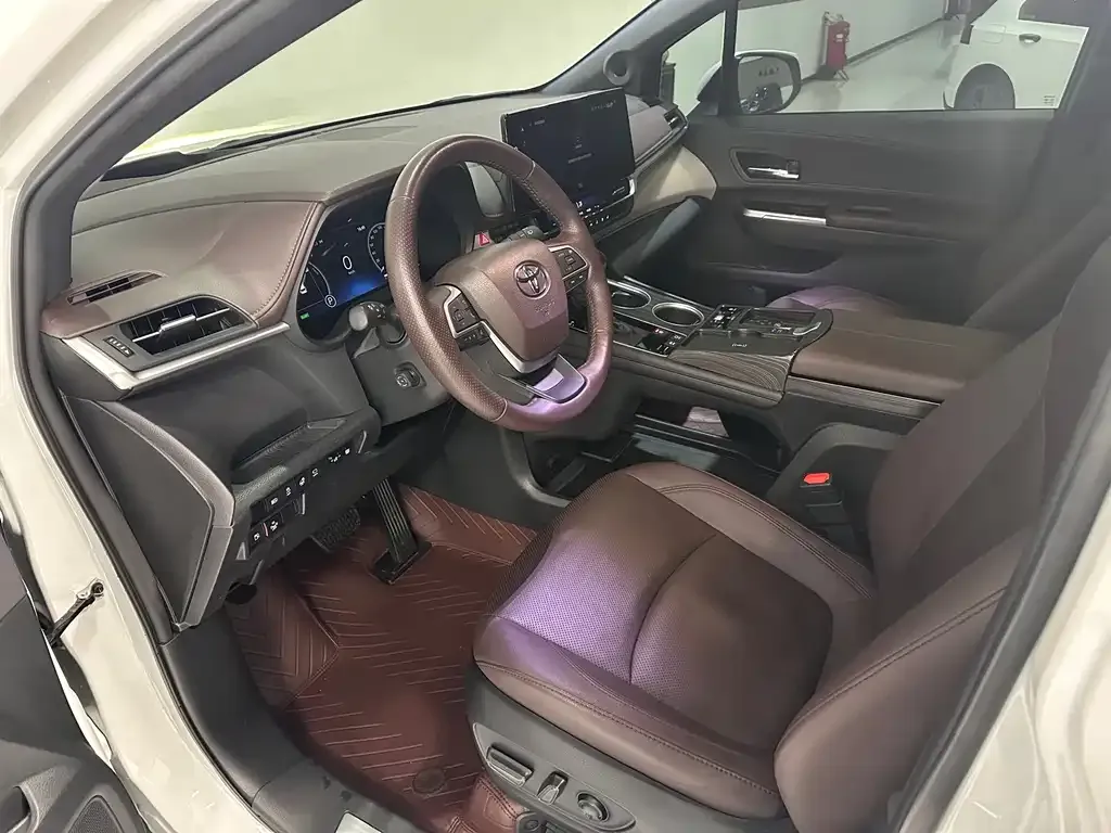 Toyota Granvia — фото 6