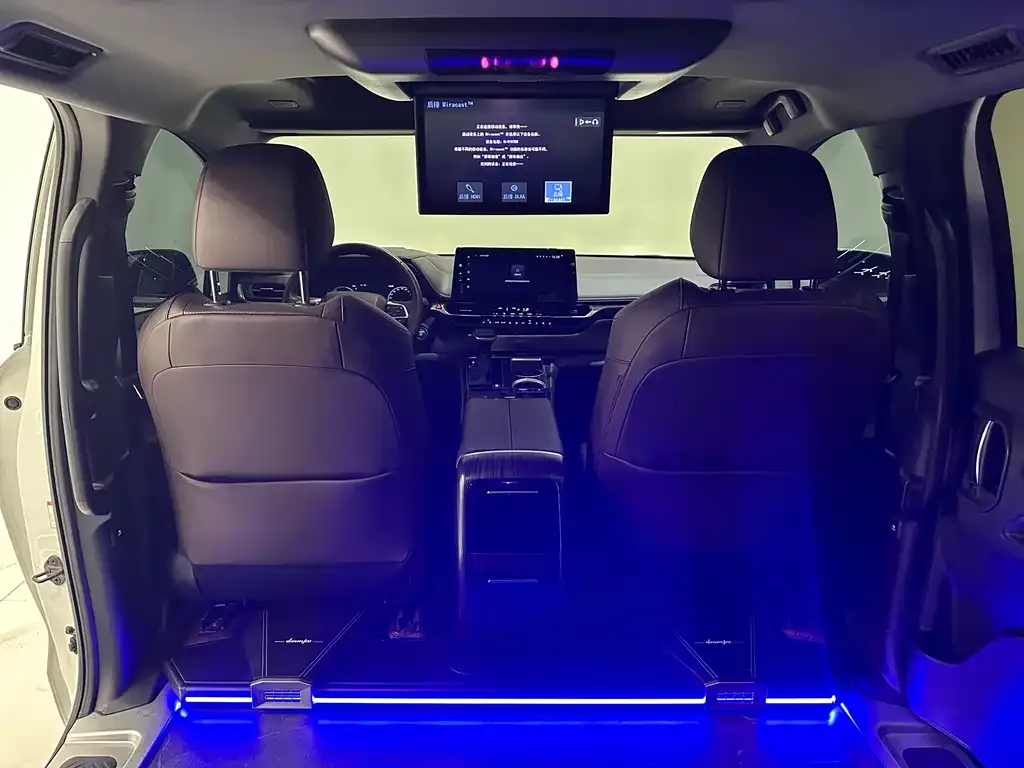 Toyota Granvia — фото 4