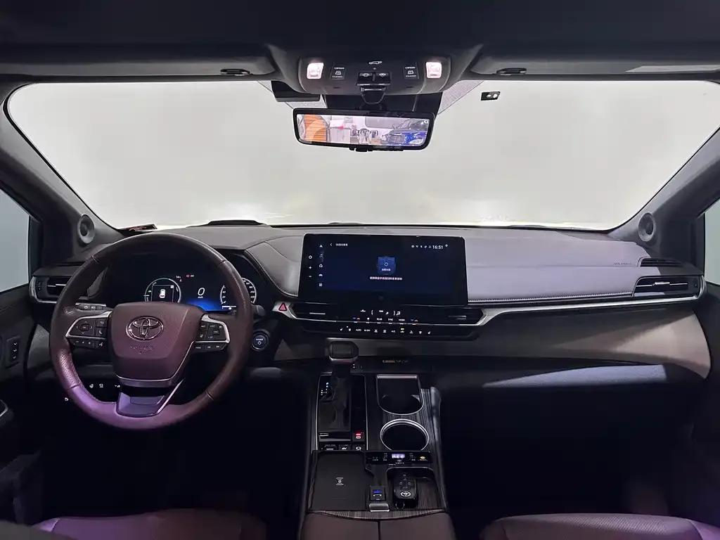 Toyota Granvia — фото 7
