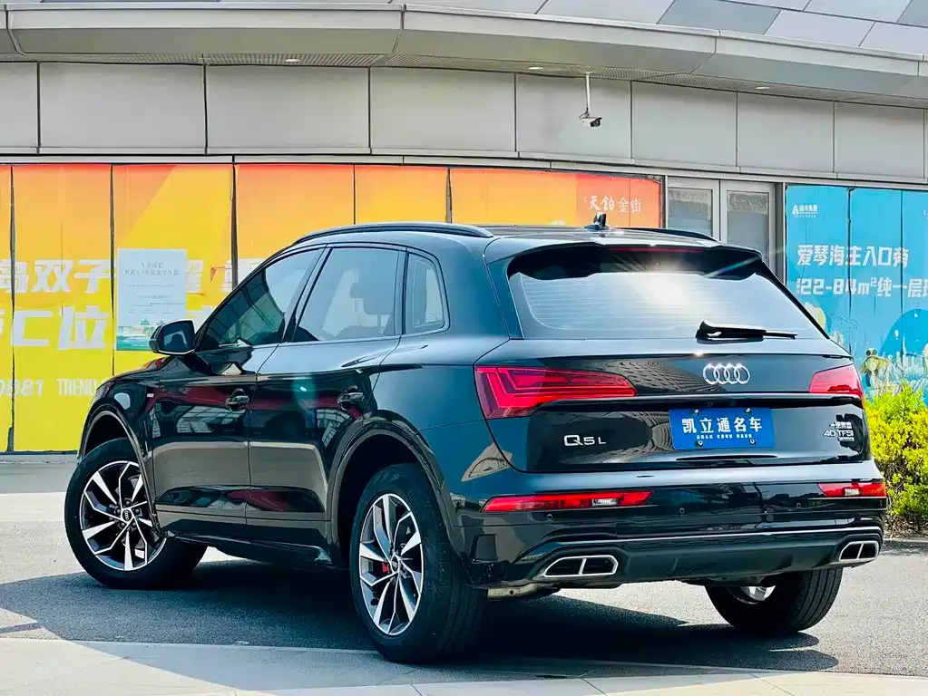 Audi Q5L — фото 10