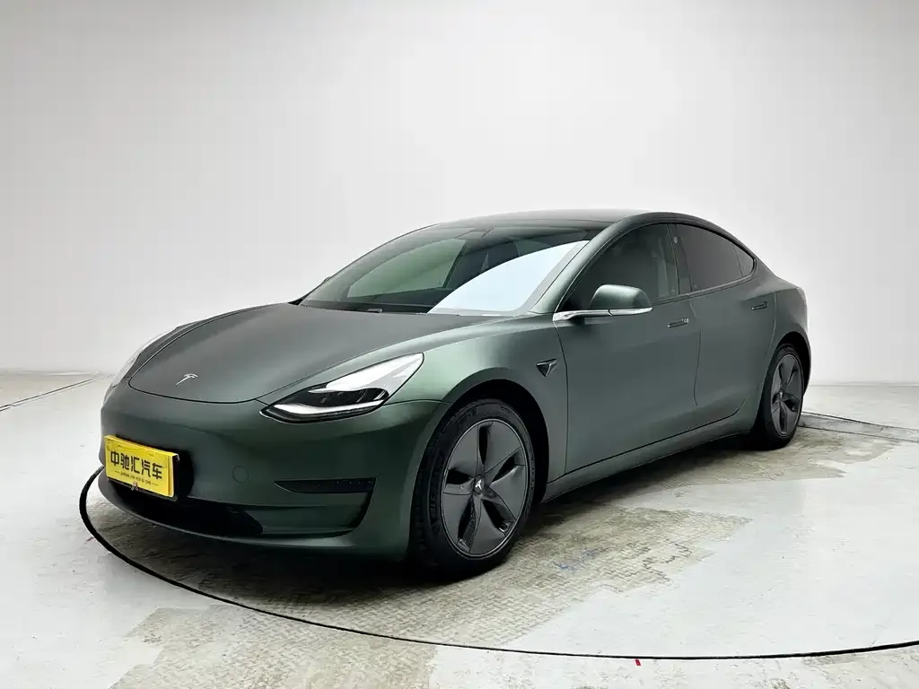Tesla Model 3 — фото 1