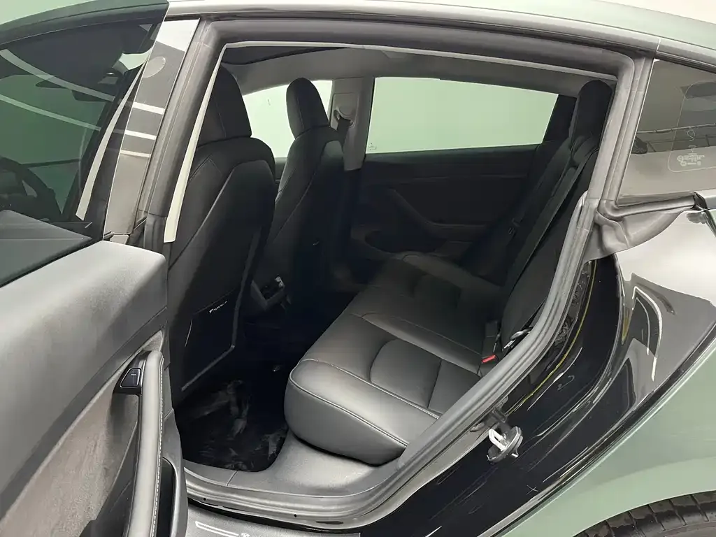 Tesla Model 3 — фото 10